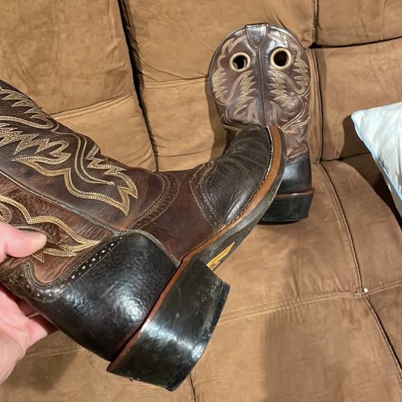 Ariat square toe boots - Picture 3 of 7